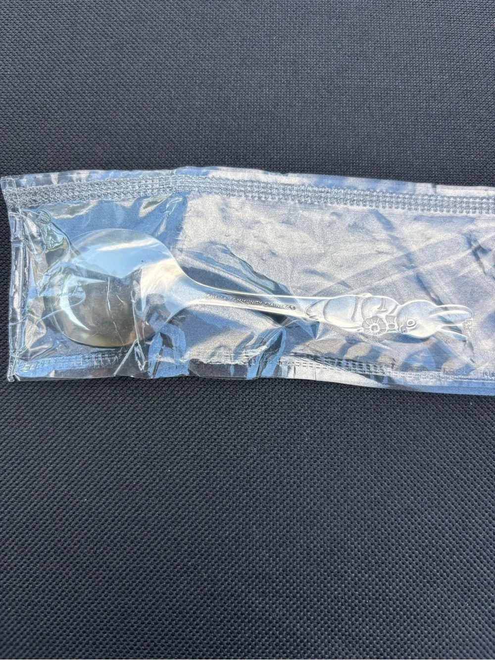 1 Oneida Peter Rabbit Baby Soup Spoon Unused Stainless Flatware